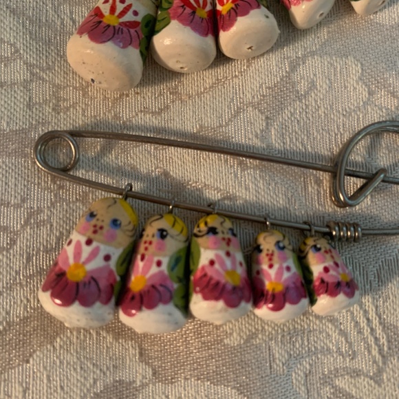 Pair of Vintage Russian Nesting Doll Safety Pins - Picture 5 of 8